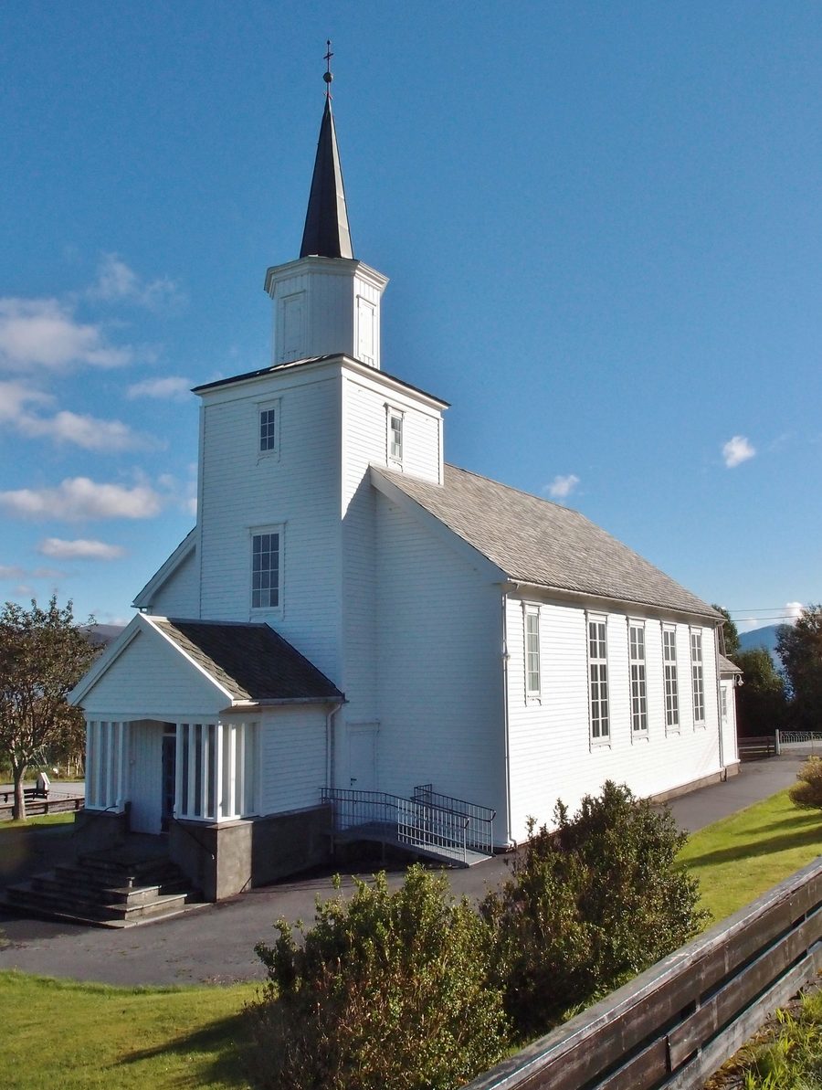 Église d’Åram, une longue église en bois construite en 1927