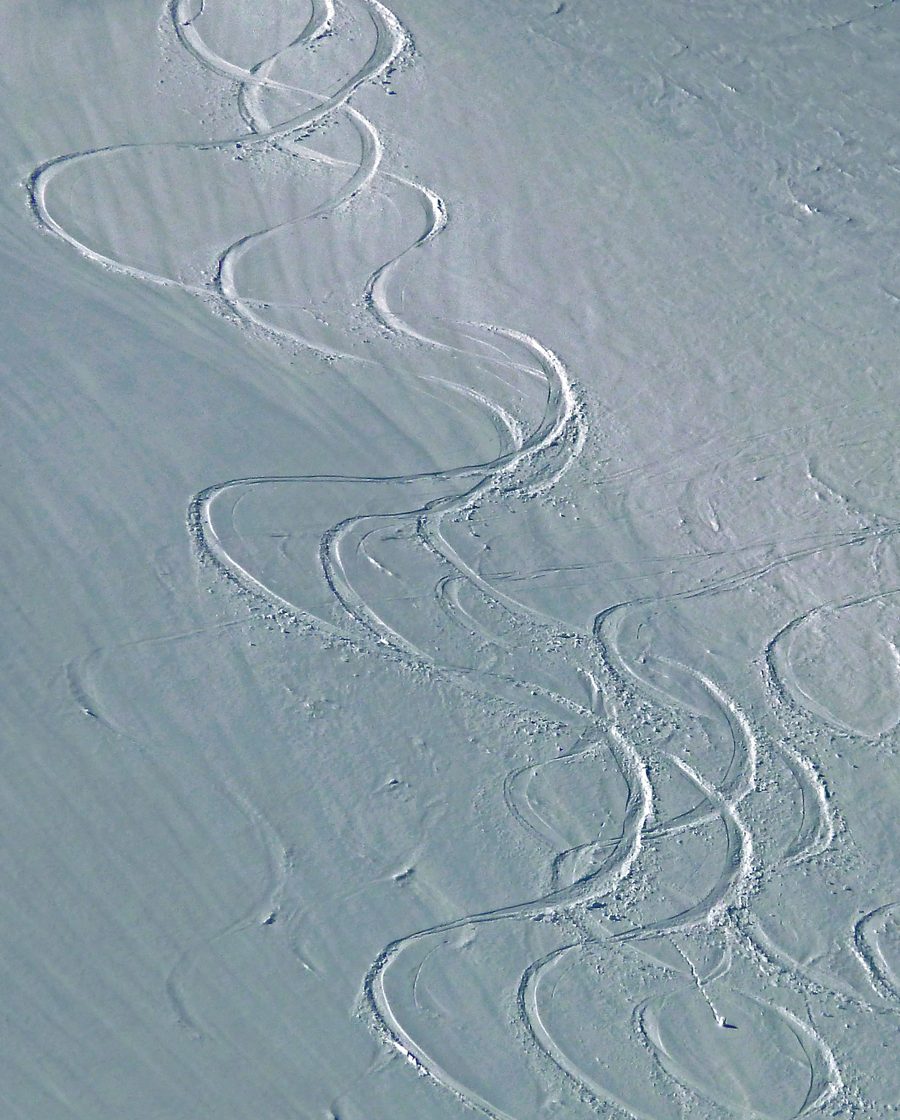 Traces de ski dans le domaine skiable de l’Asitz à Leogang dans le Salzburger Land