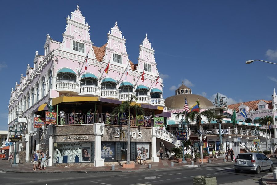 Oranjestad à Aruba avec un décor urbain colonial