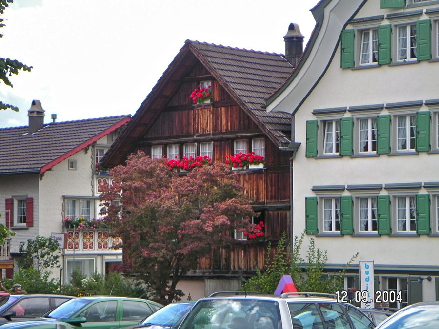 Vue historique du village d’Appenzell avec des maisons traditionnelles