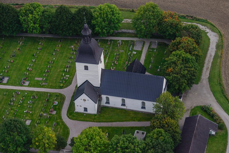 Vue extérieure de la Färentuna kyrka sur Färingsö