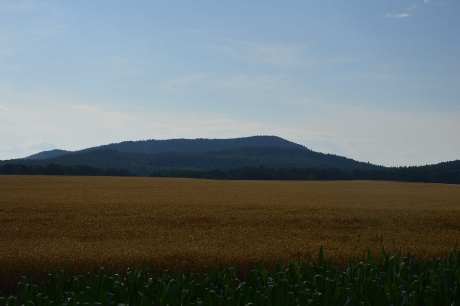Vue depuis la route entre les localités de Sulistrowice et Oleszna