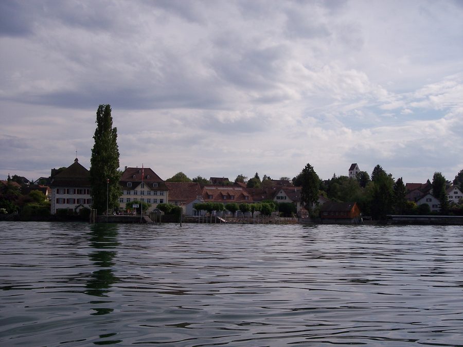 Uttwil avec le rivage du lac de Constance, vu depuis l’eau