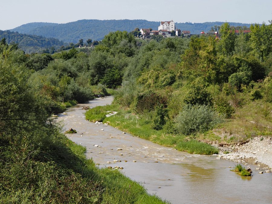 Le château de Wildegg dans le paysage près de Möriken-Othmarsingen dans le canton d’Argovie