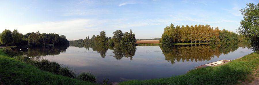 L’Yonne près d’Armeau dans un paysage fluvial rural