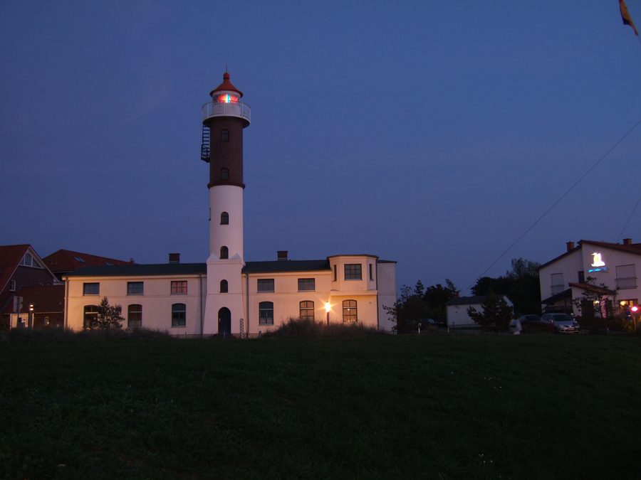 Phare à Timmendorf sur l’île de Poel au soir