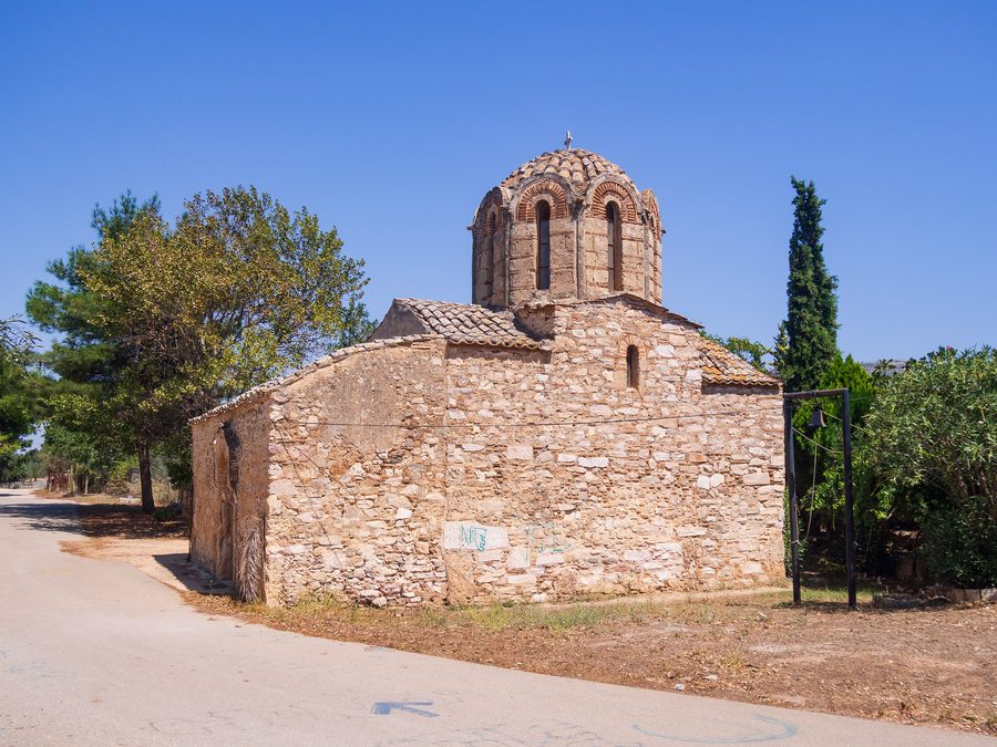 L’église byzantine de Panagia Mesosporitissa à Ennea Pyrgoi à Kalyvia Thorikou