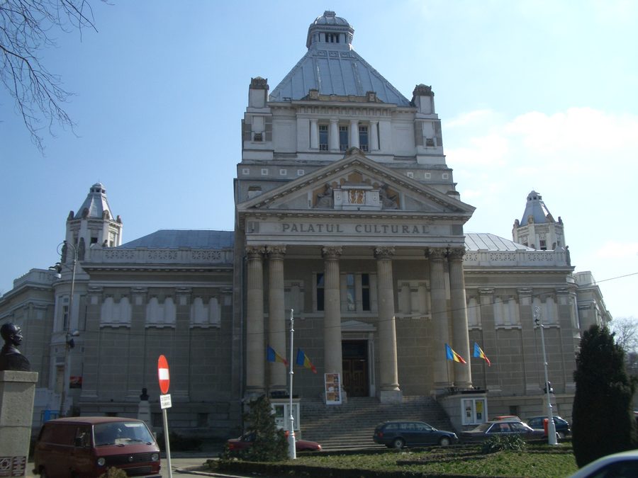 Le Palais de la Culture à Arad, en Roumanie.