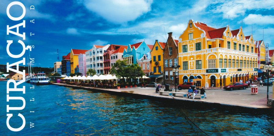 Bâtiments colorés au bord de l’eau à Willemstad, Curaçao, dans les îles ABC.