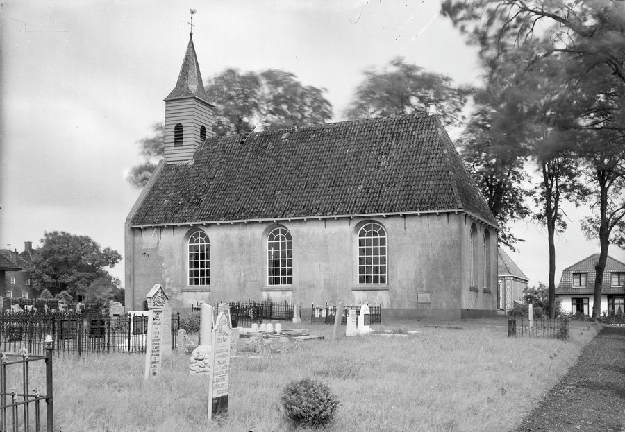 Église réformée néerlandaise à Adorp, vue du sud-est