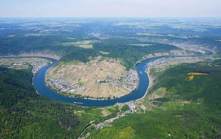 File:Aerial image of the Moselle in Ellenz-Poltersdorf (view from the southeast).jpg