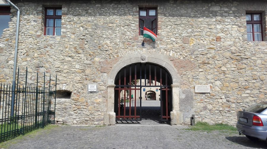 Extérieur du château Rákóczi à Szerencs, en Hongrie
