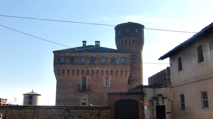 Castello Tizzoni de San Genuario, hameau de la commune de Crescentino