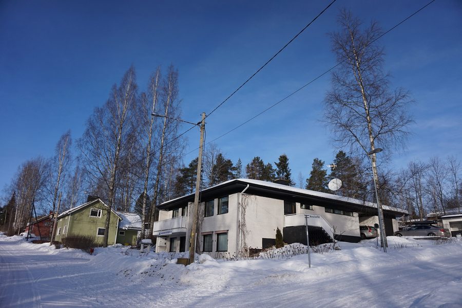 Maisons à l’angle de Neulastie et de Savonmäentie à Vaajakoski, Jyväskylä