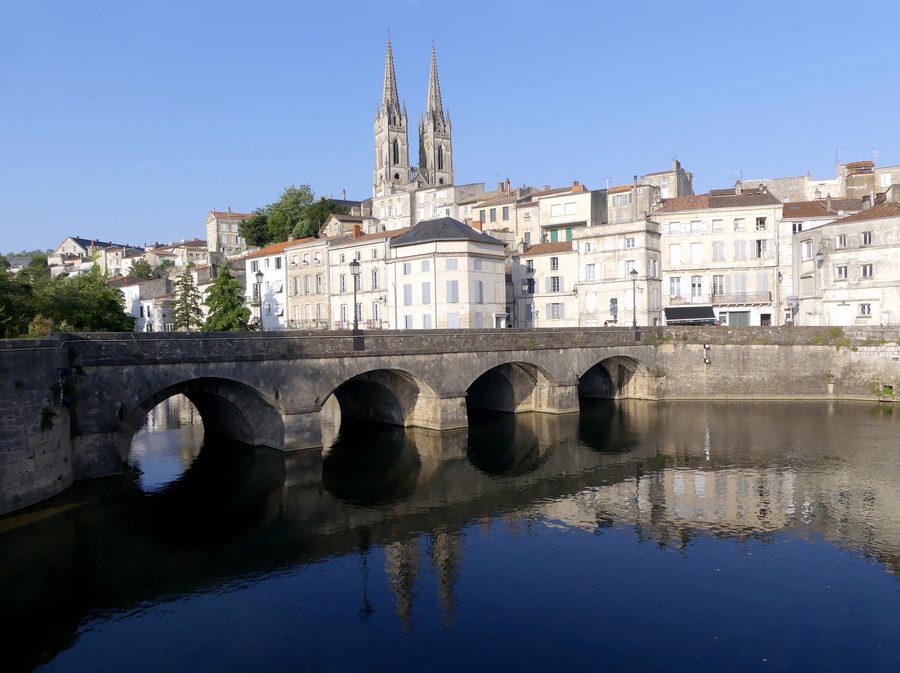 La Sèvre Niortaise au soir à Niort, Deux-Sèvres