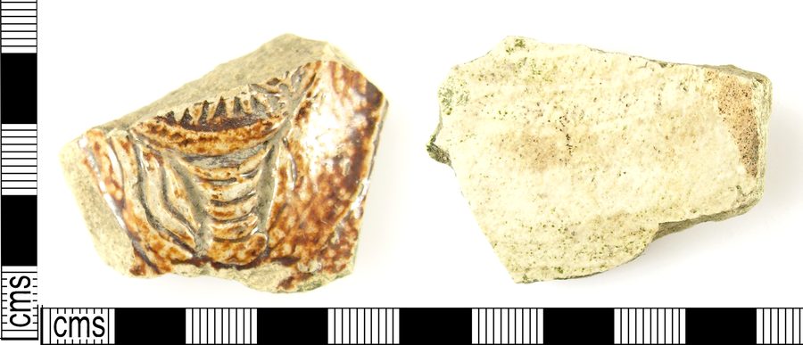 Fragment d’un Bartmannkrug de Frechen du XVIIe siècle