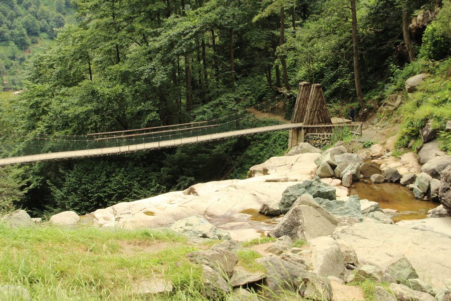 Cascade de Mençuna dans la vallée de Kamilet près d’Arhavi dans la province d’Artvin