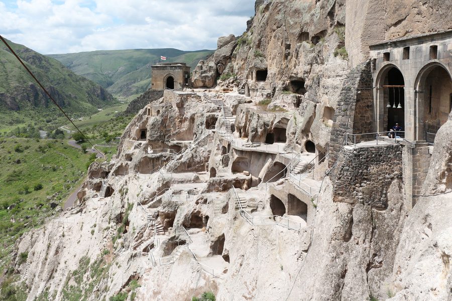 Paysage monastique de Vardzia en Samtskhé-Djavakhétie