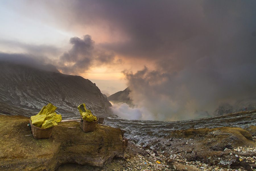 Cratère du mont Ijen à Java oriental, Indonésie