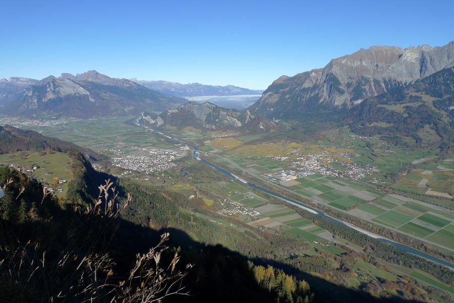 Vue depuis le Pizalun sur Sargans et Bad Ragaz dans la vallée.