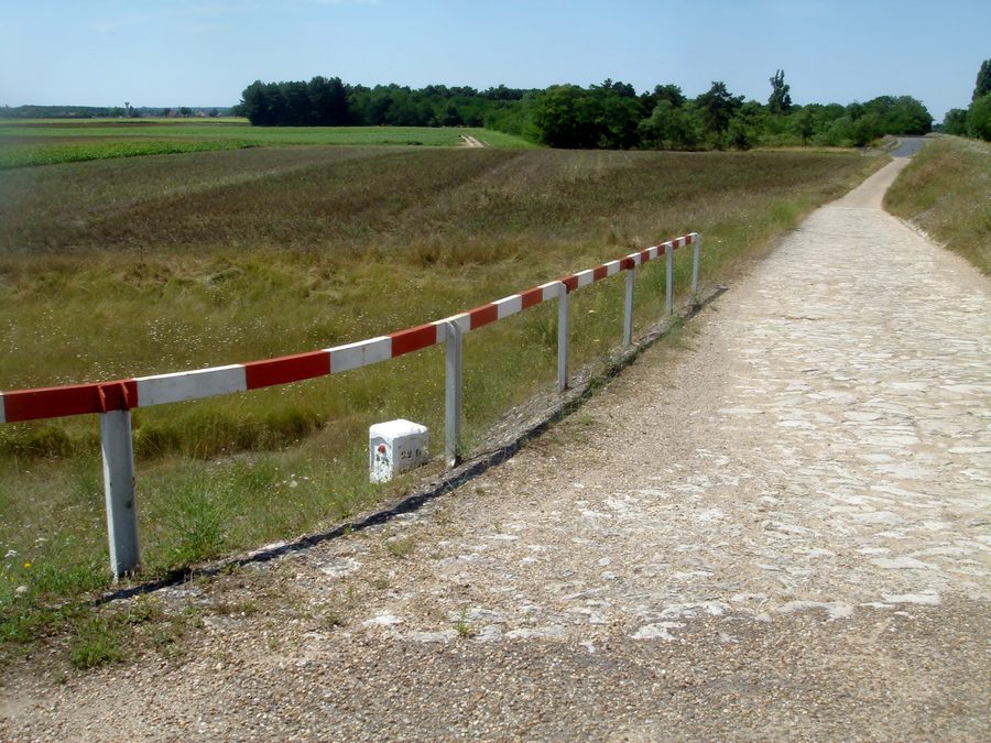 Déversoir de Jargeau dans le département du Loiret, dans la vallée de la Loire