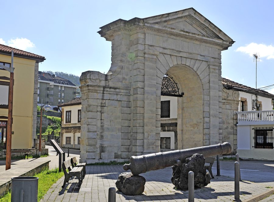 File:La Cavada, Real Sitio 04.jpg