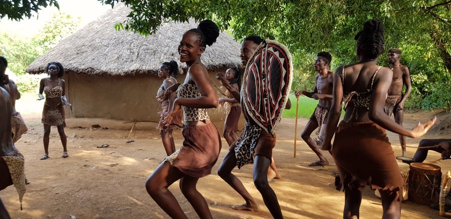 Groupe de danse au musée de Kisumu