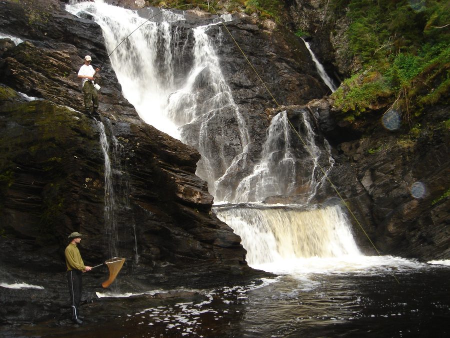 Dølafossen sur la rivière Homla à Hommelvik
