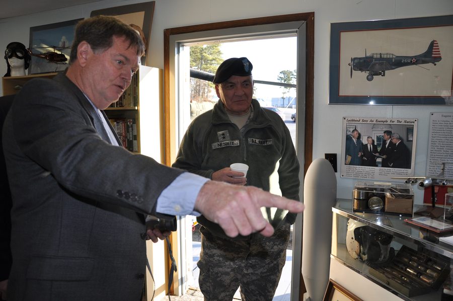 Visiteurs dans la nouvelle aile Aviation Wing du Marietta Museum of History