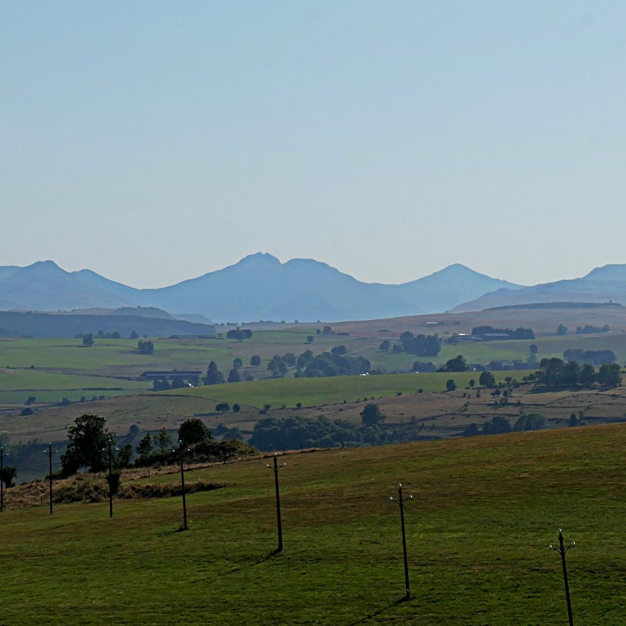 Les Monts du Cantal dans la région du Parc naturel régional des Volcans d’Auvergne