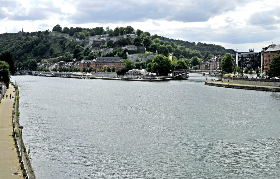 Confluent de la Meuse et de la Sambre avec la citadelle de Namur