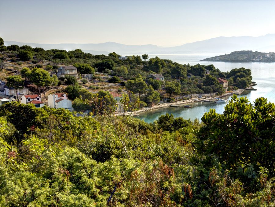 Section côtière de Podkamenica dans la baie de Nečujam