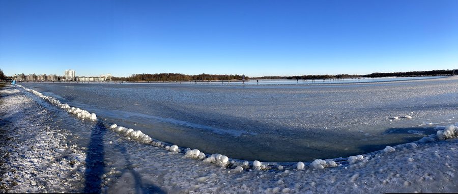 Paysage hivernal du Hoornse Meer et du Hoornse Plas près de Groningen