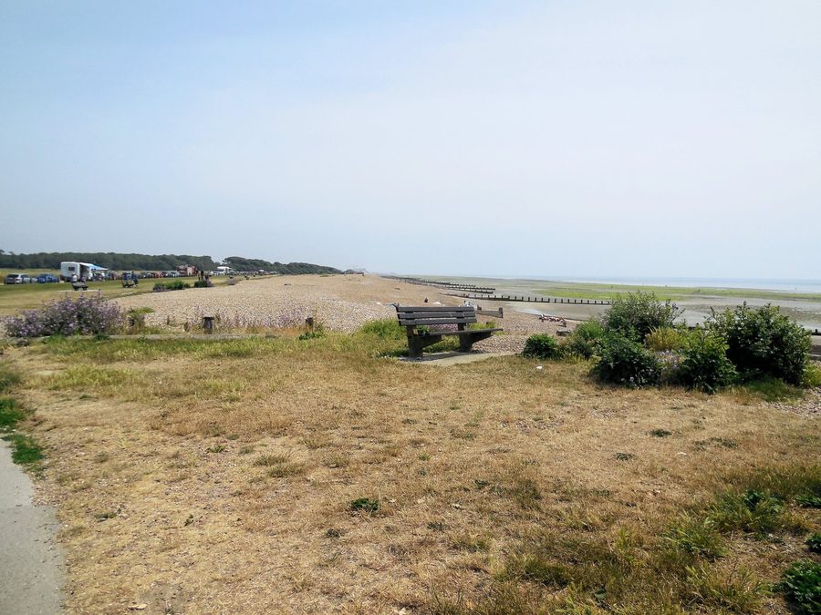 Section de plage à Ferring sur la côte du West Sussex