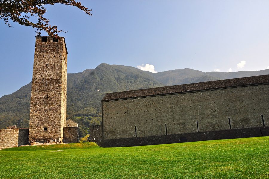 Castelgrande à Bellinzone avec la tour noire et l’aile sud