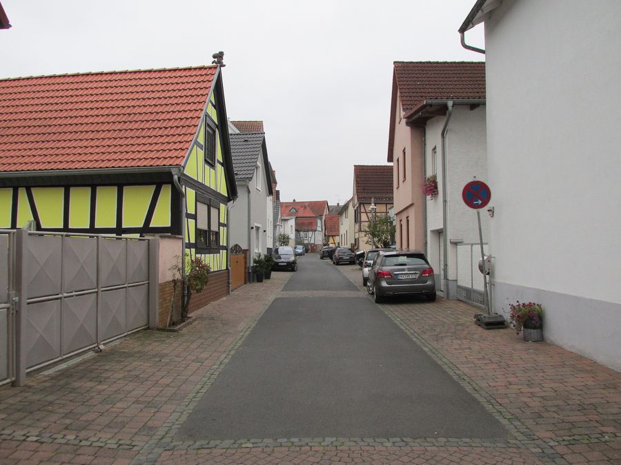 Vue de la Kirchgasse vers la Schäfergasse à Niederdorfelden