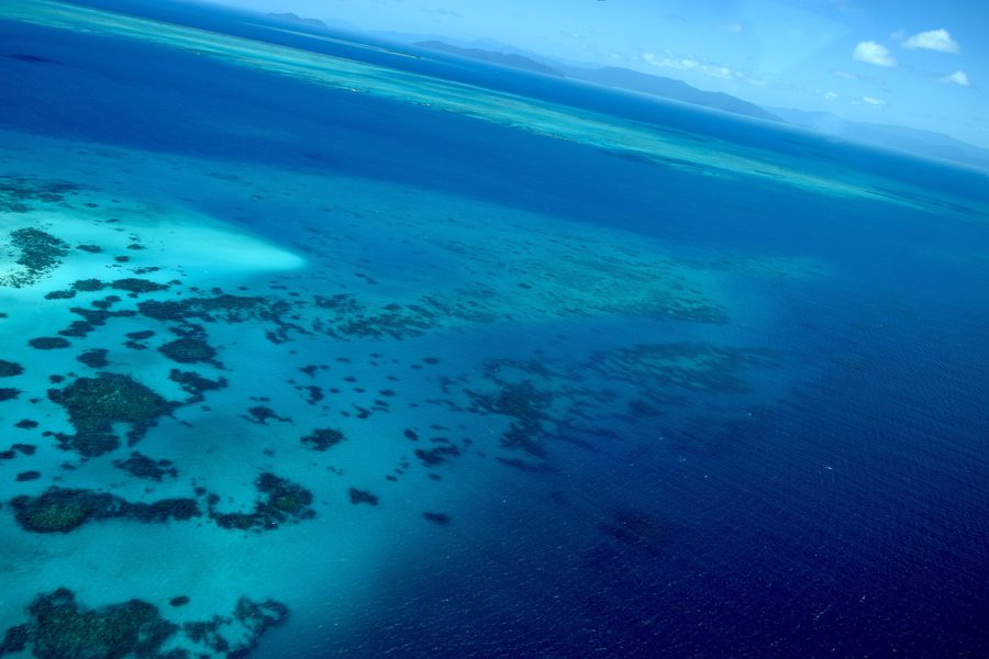 Vue aérienne de la Grande Barrière de corail dans le Queensland