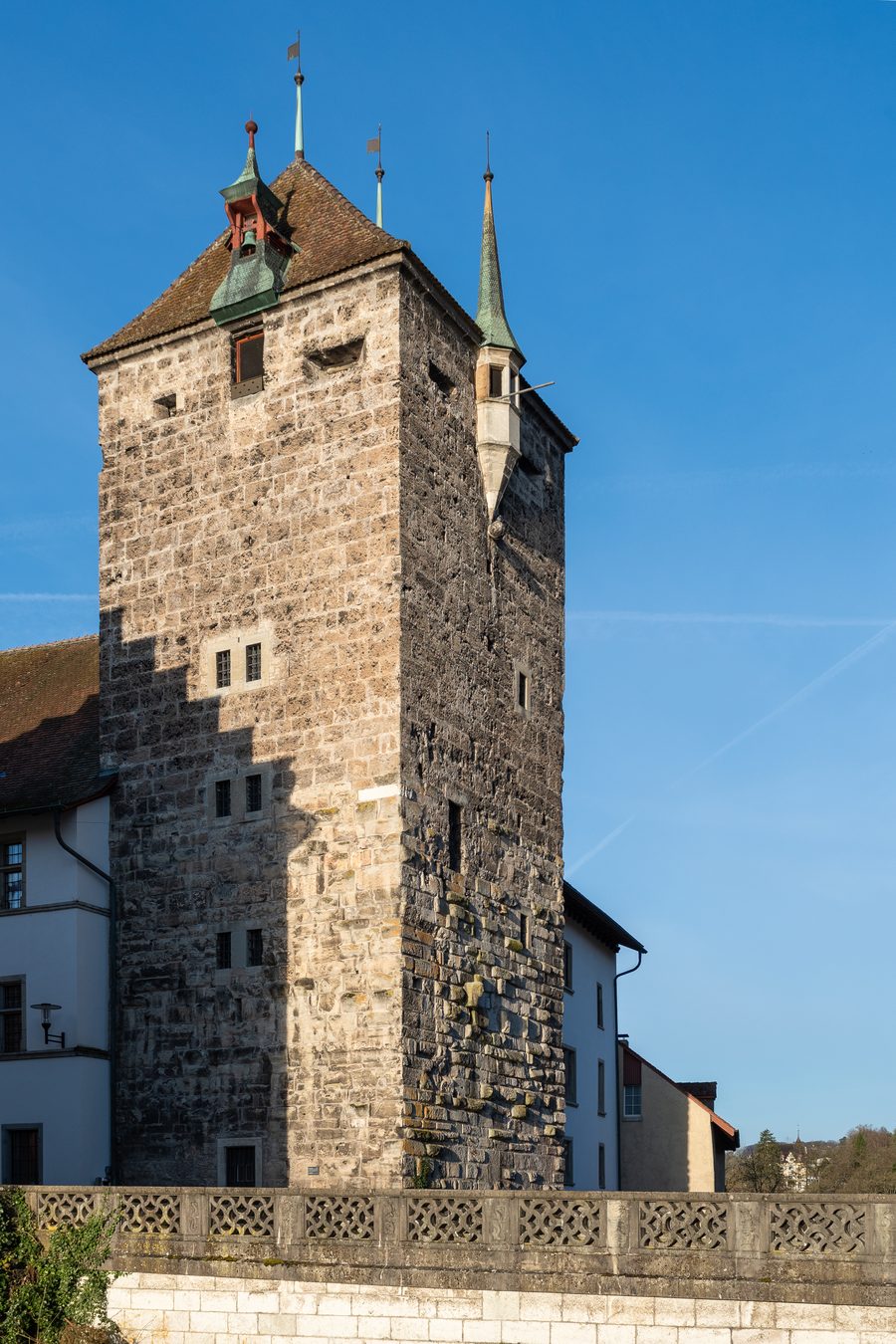 Tour noire dans la vieille ville de Brugg dans le canton d’Argovie