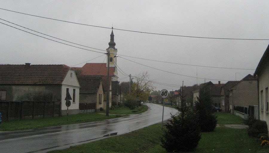 Vue du village de Hlebine dans le nord de la Croatie