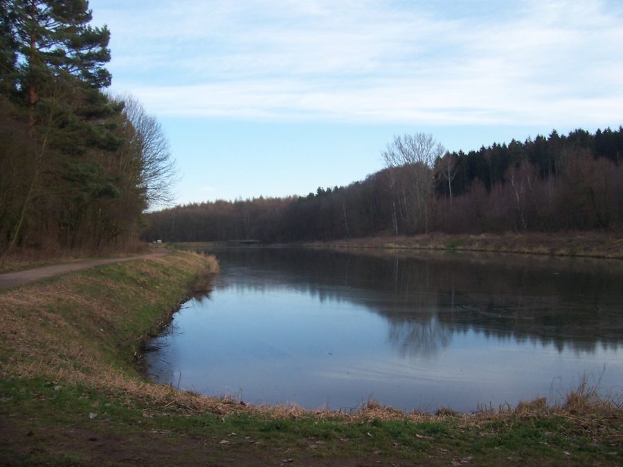 L’Ölgrundteich avec la maison du planteur Walbeck en arrière-plan