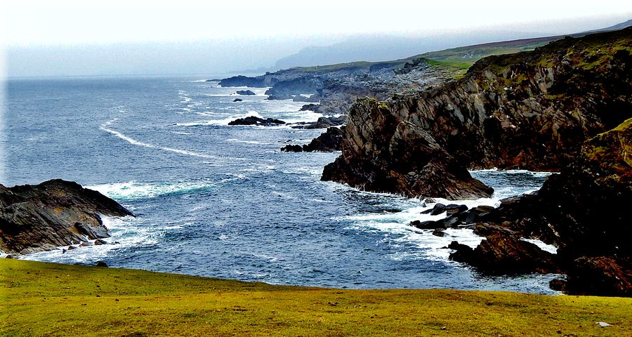 Paysage côtier près de Clogmore sur l’île d’Achill, comté de Mayo