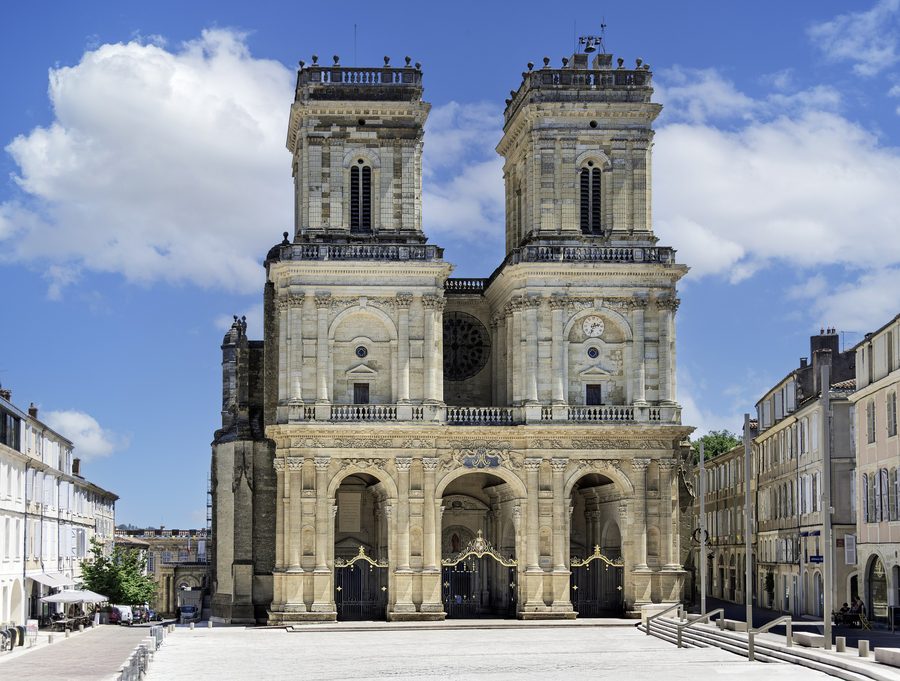 Façade ouest de la cathédrale Sainte-Marie d'Auch à Auch, en France