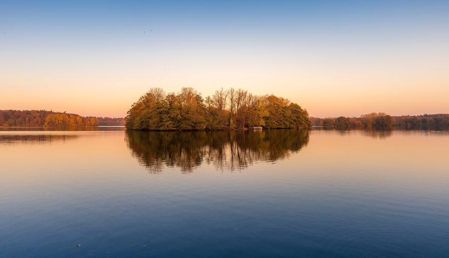 Paysage automnal au lac d'Eutin dans le Holstein suisse