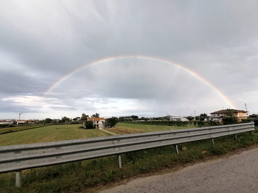 Arc-en-ciel double vu depuis Villa Rosa, frazione de Martinsicuro, dans les Abruzzes