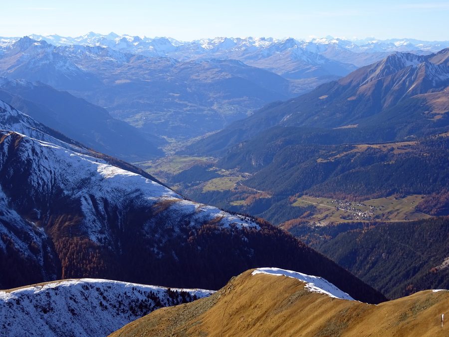 Vue sur Wiesen, Schmitten, Alvaneu et Tiefencastel dans la vallée de l’Albula
