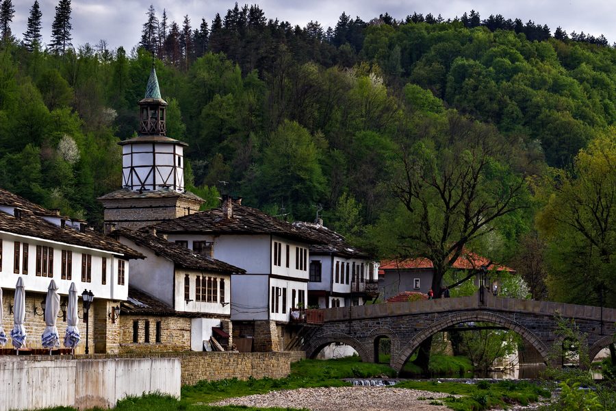 Tour de l’horloge historique de Tryavna en Bulgarie