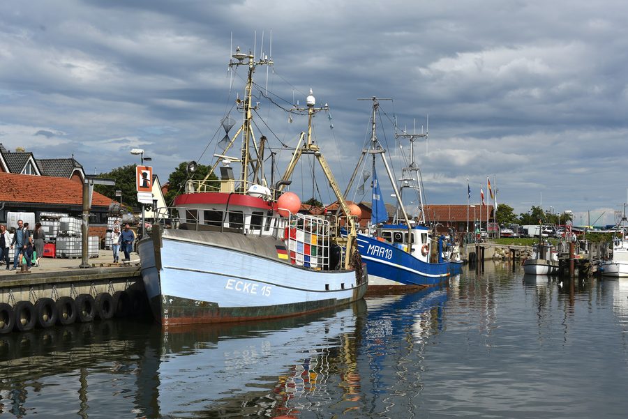 Port de Maasholm avec bateaux et bâtiments du front de mer