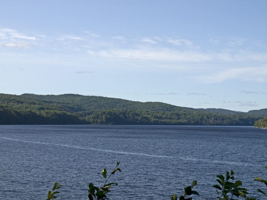 Vue sur la rivière Saint-Maurice depuis Mekinac Point dans le parc national de la Mauricie