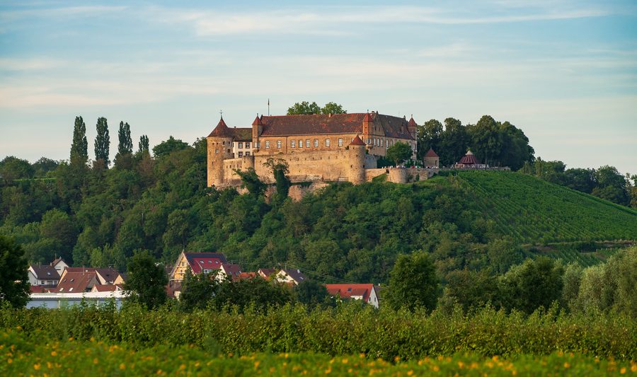 Château de Stettenfels à Untergruppenbach dans la lumière chaude du soir, vu du sud-ouest