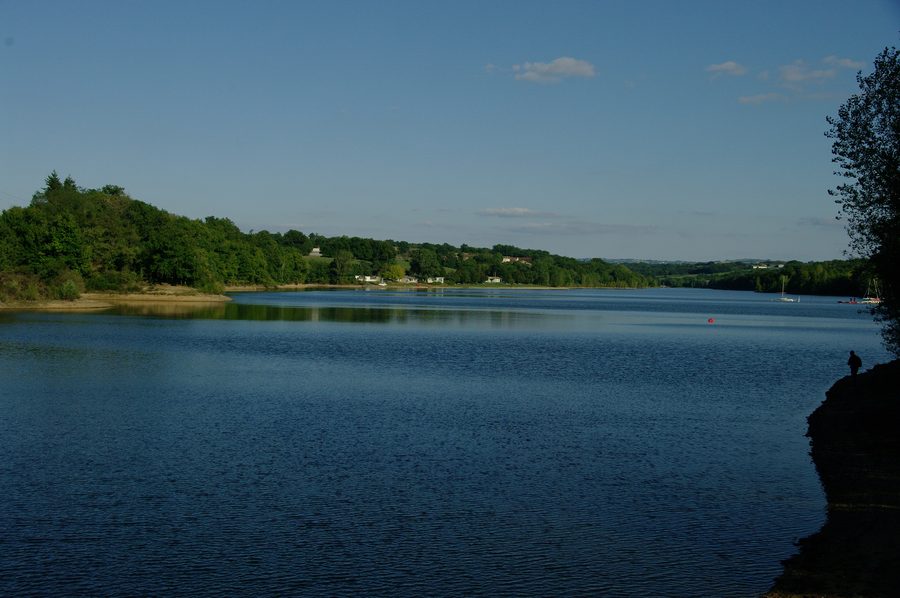 Paysage au lac de la Roucarié dans le Tarn
